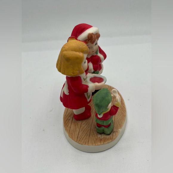 Vintage Campbell Soup Kids with Elf Christmas Holiday Winter Ceramic Figurine 3” - Picture 3 of 6